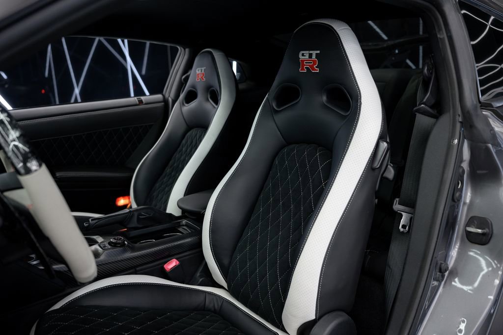 Used 2018 Nissan GT-R Premium image 8
