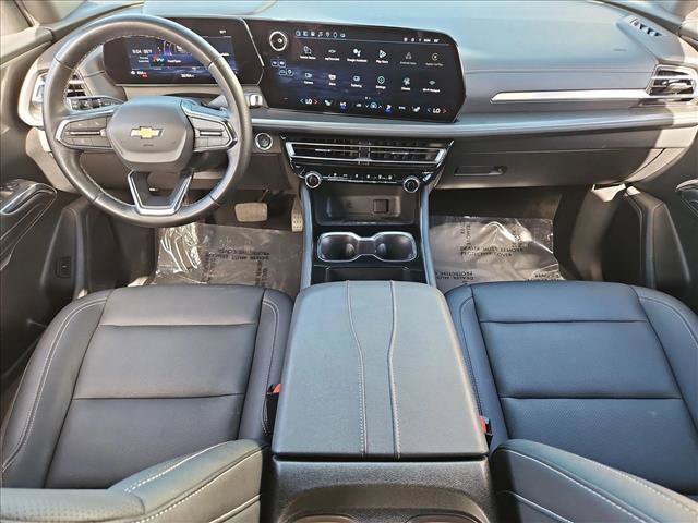 Used 2025 Chevrolet Traverse LT FWD image 17