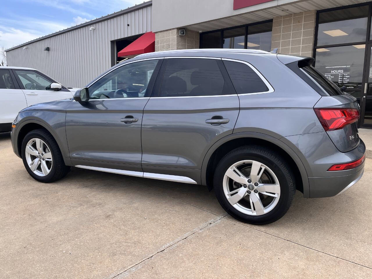 Used 2018 Audi Q5 2.0T Premium Plus w/ Premium Plus Package image 3