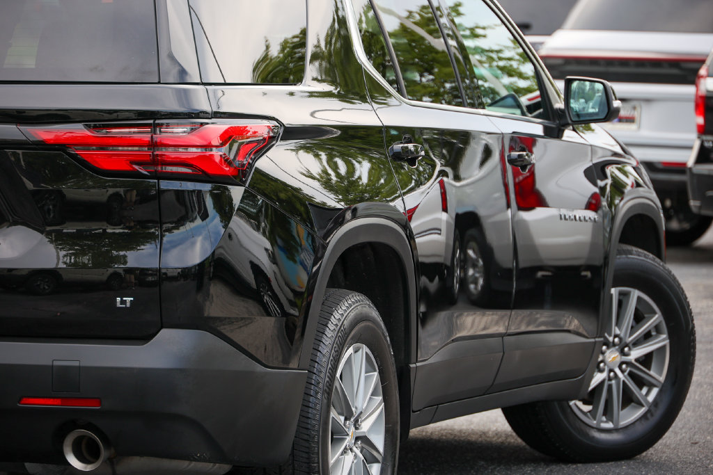 Used 2023 Chevrolet Traverse LT FWD image 23