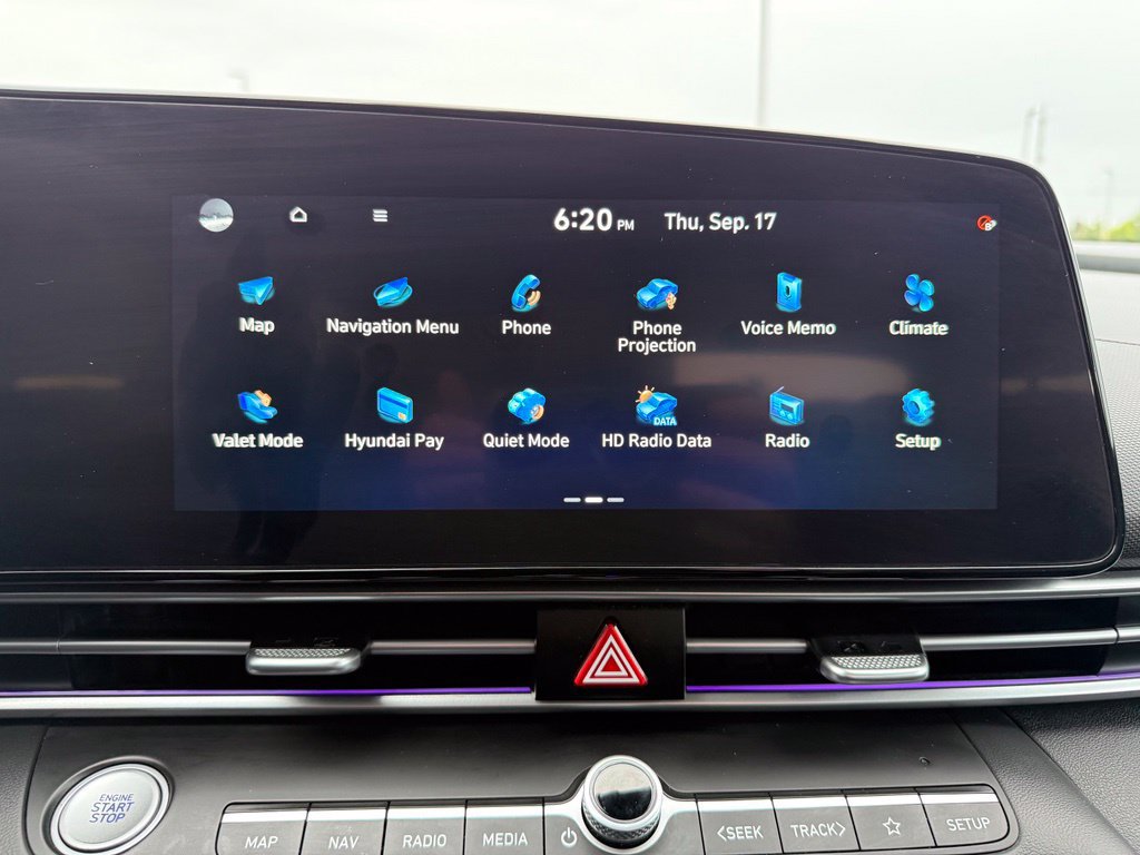 Used 2025 Hyundai Elantra Limited FWD image 3