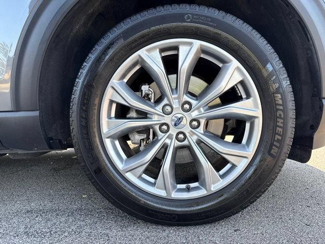 Used 2024 Ford Explorer XLT w/ Equipment Group 202A AWD/4WD image 11