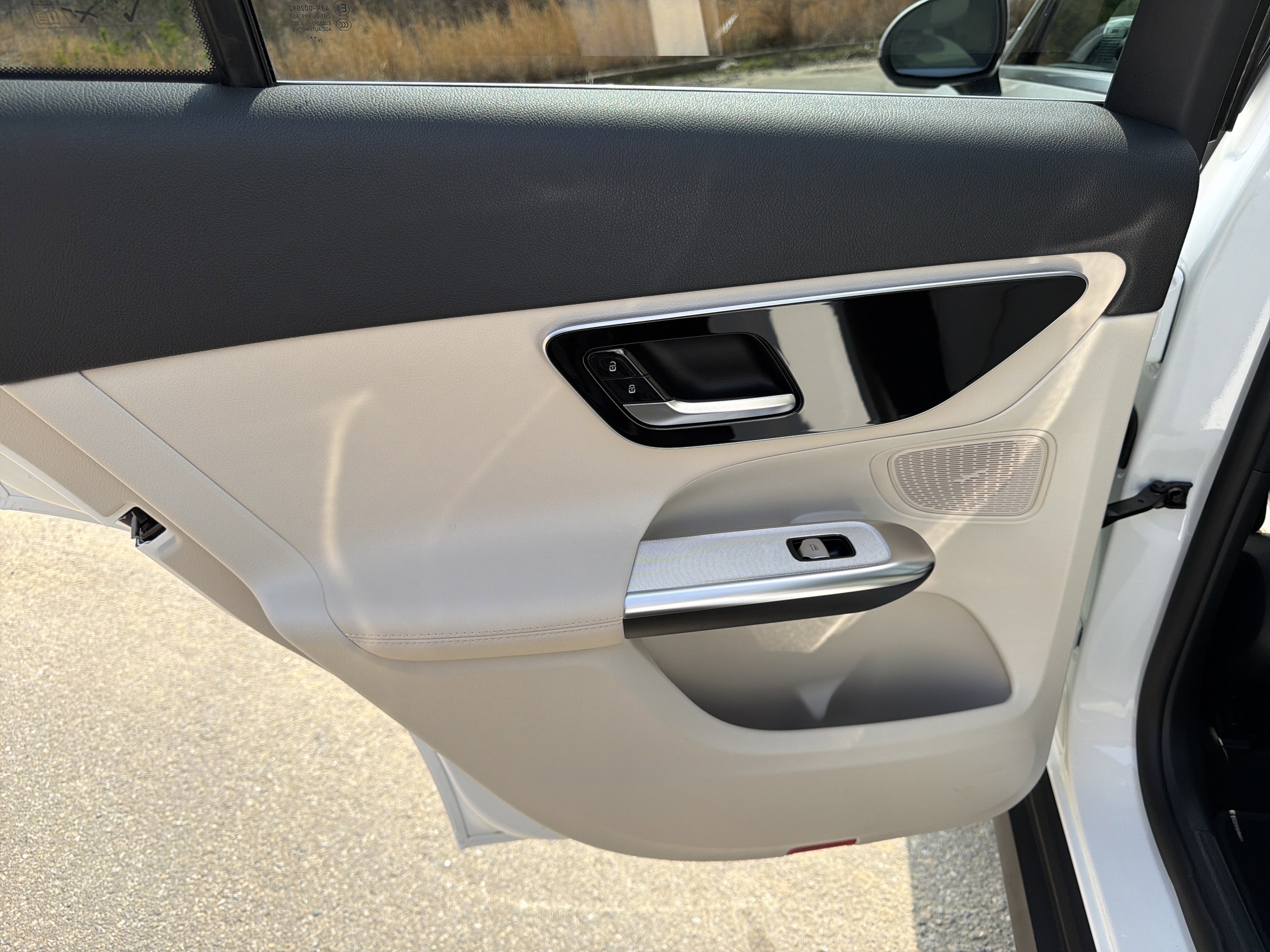 Used 2025 Mercedes-Benz GLC 300 4MATIC image 22