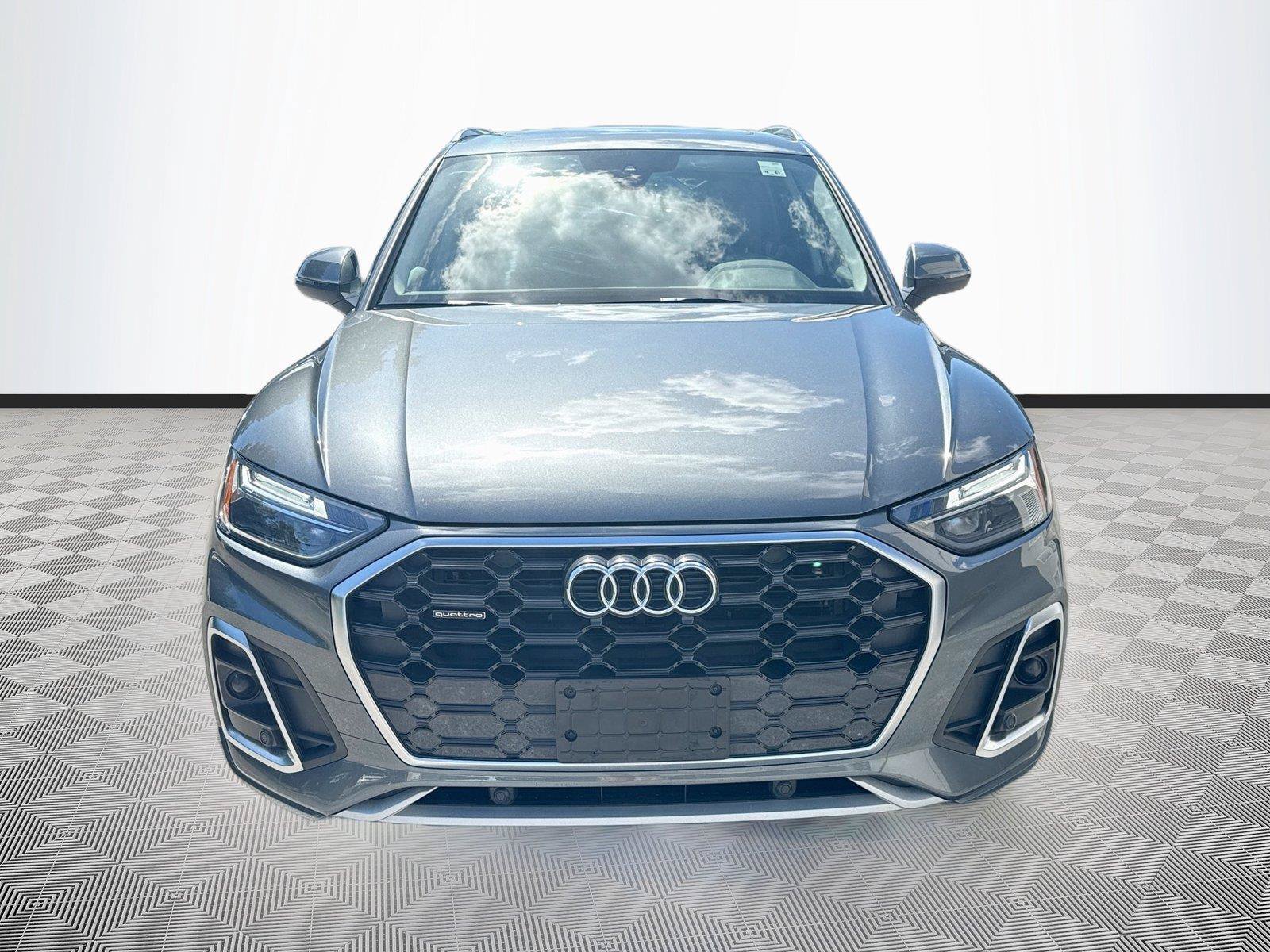 Used 2023 Audi Q5 2.0T Premium w/ Convenience Package AWD/4WD image 2