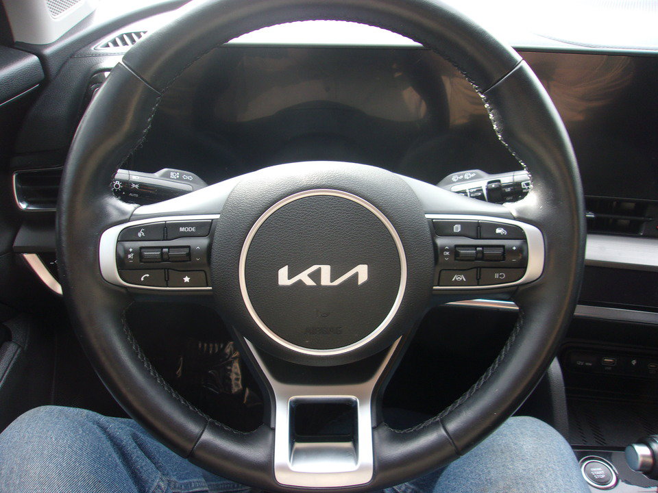 Used 2023 Kia Sportage EX AWD/4WD image 9