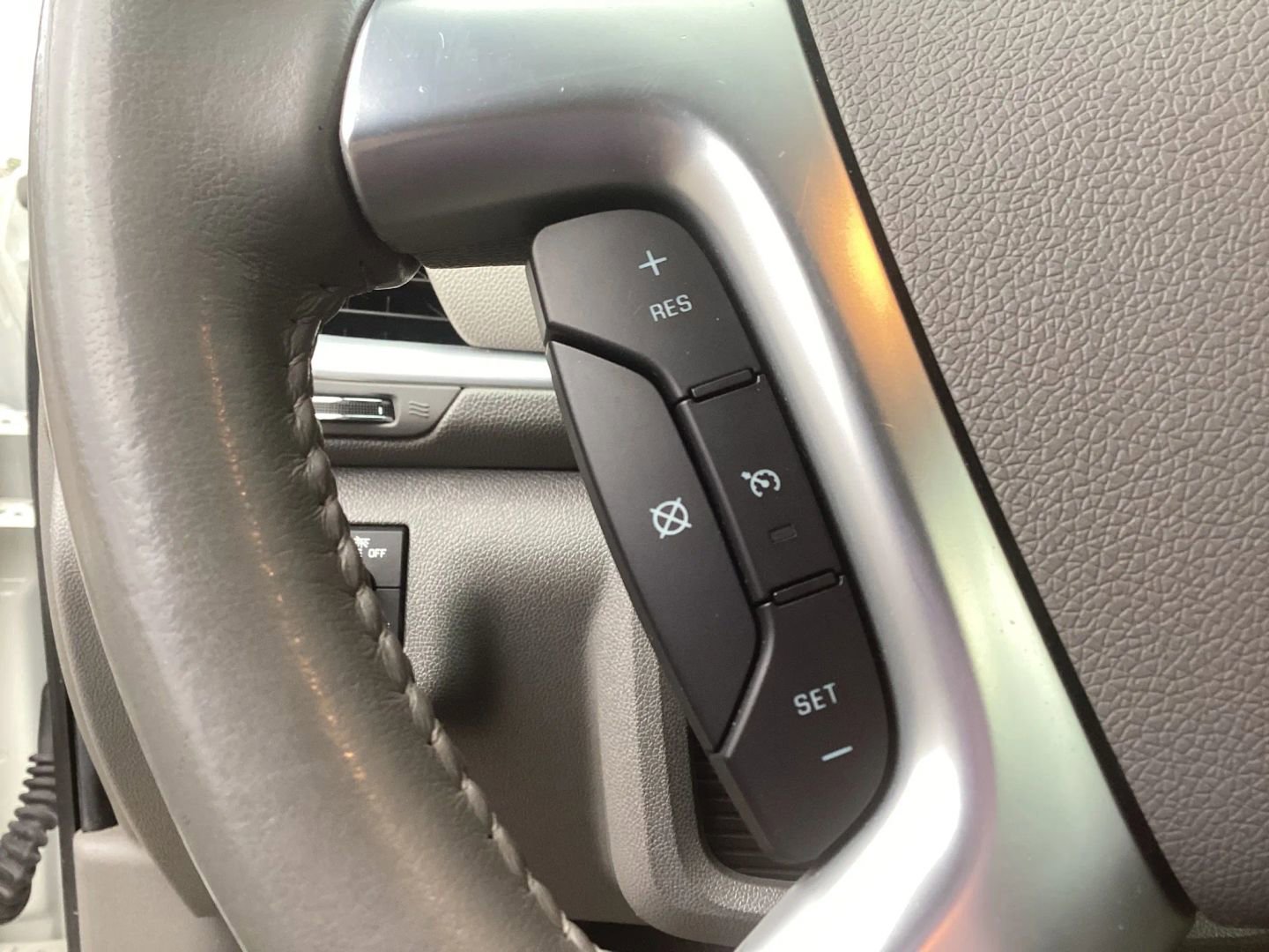 Used 2015 Chevrolet Traverse LT w/ Style and Technology Package image 32