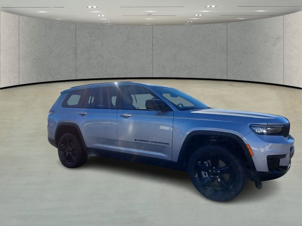 New 2025 Jeep Grand Cherokee L Laredo image 3