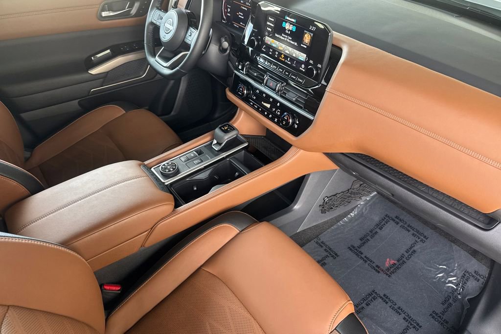 Used 2025 Nissan Pathfinder Platinum w/ Cargo Package AWD/4WD image 15