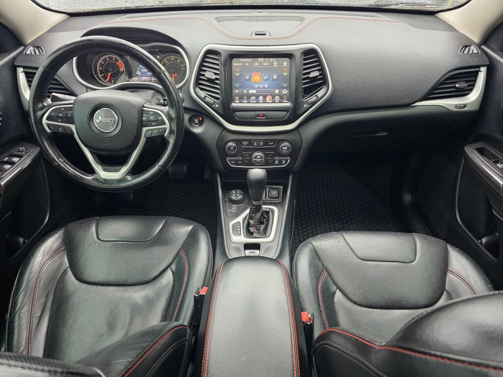 Used 2016 Jeep Cherokee Trailhawk w/ Leather Interior Group AWD/4WD image 19