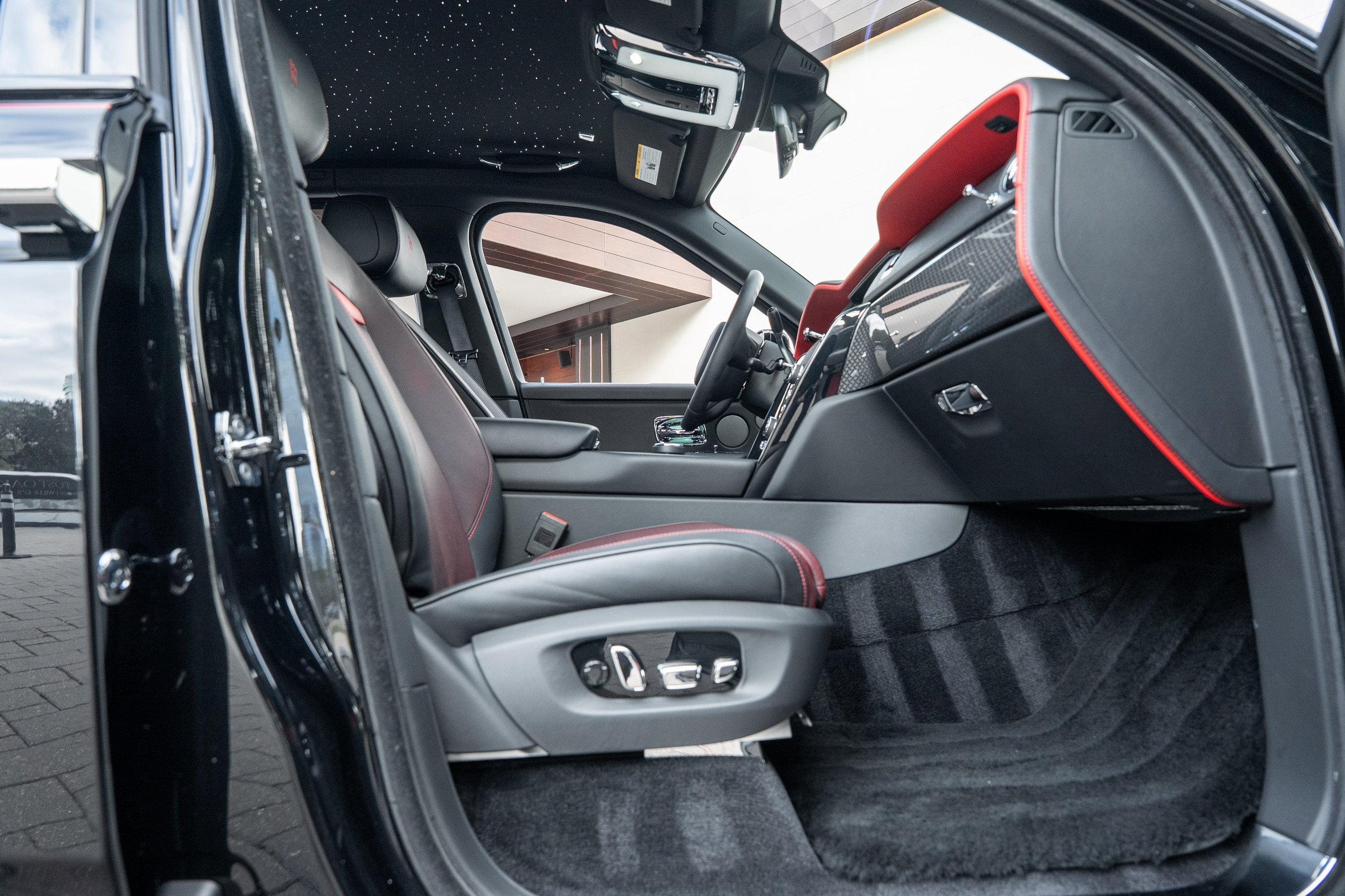 Certified 2024 Rolls-Royce Cullinan Black Badge image 67