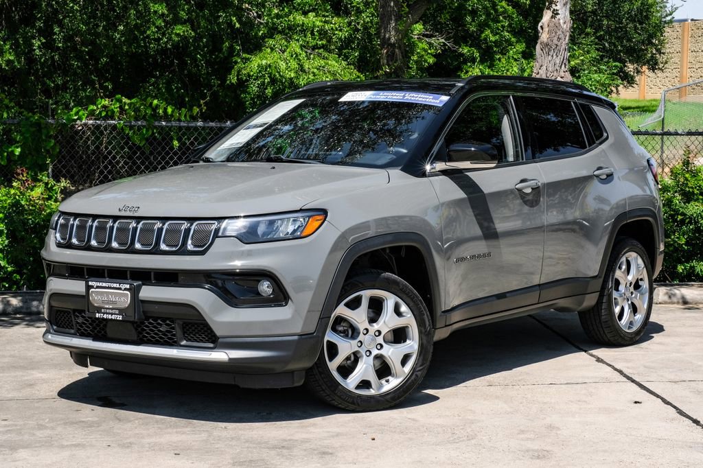 Used 2022 Jeep Compass Limited image 11