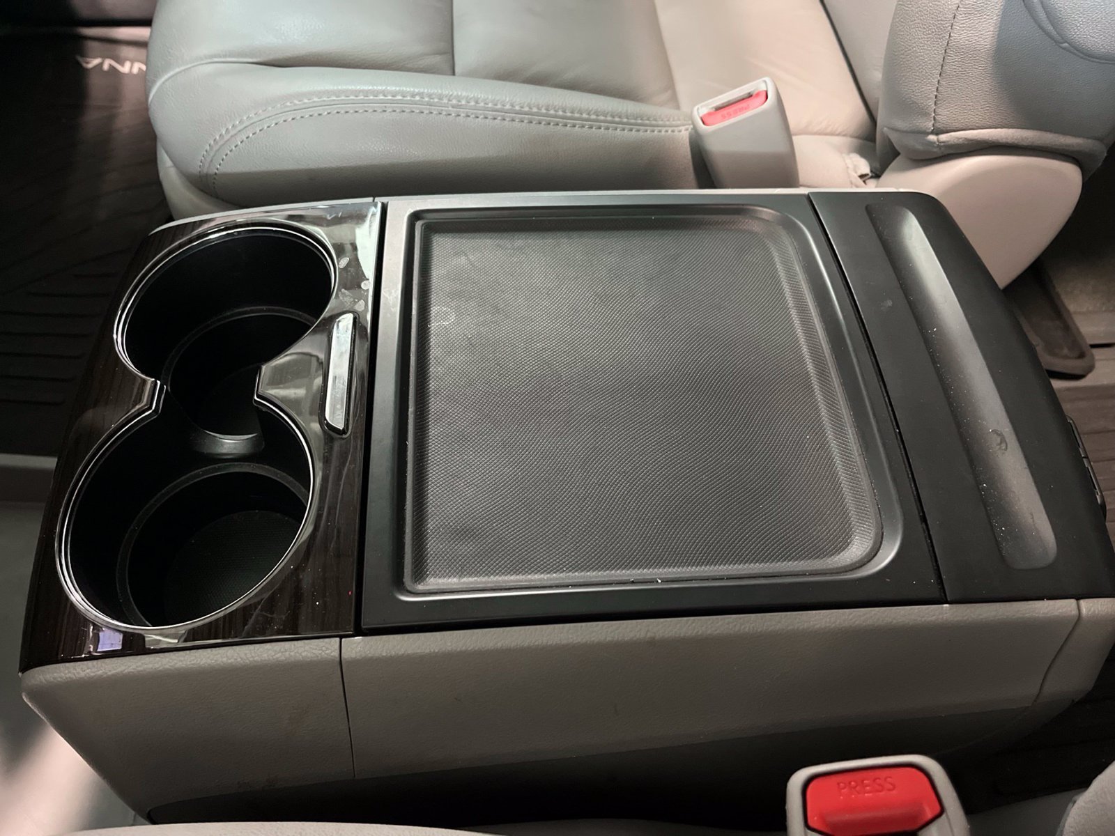Used 2019 Toyota Sienna XLE w/ XLE Navigation Package FWD image 28