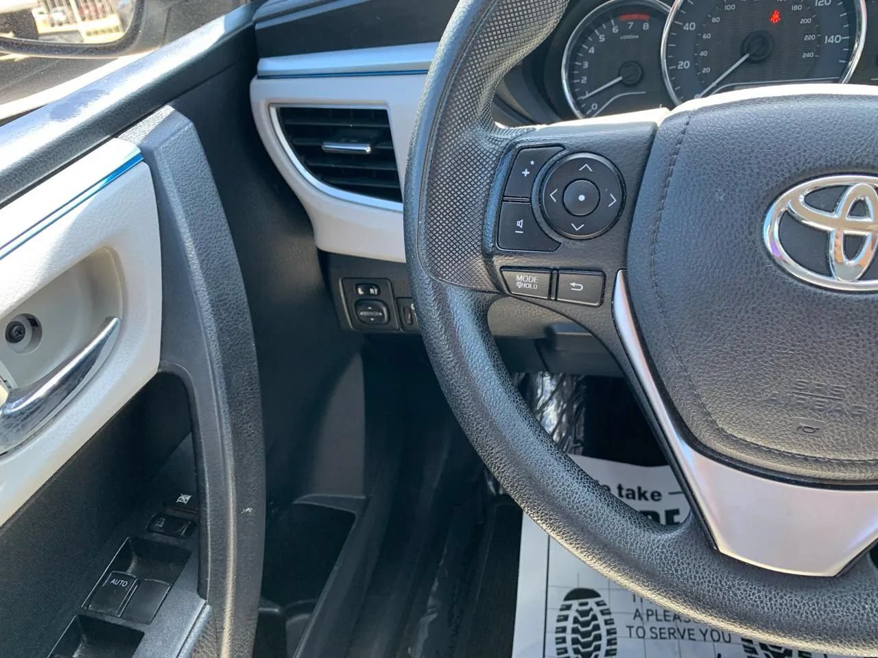 Used 2015 Toyota Corolla LE FWD image 15