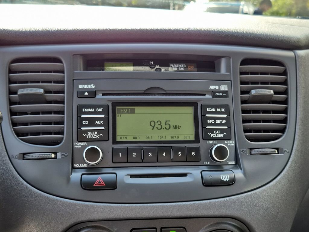 Used 2009 Kia Rio LX image 25