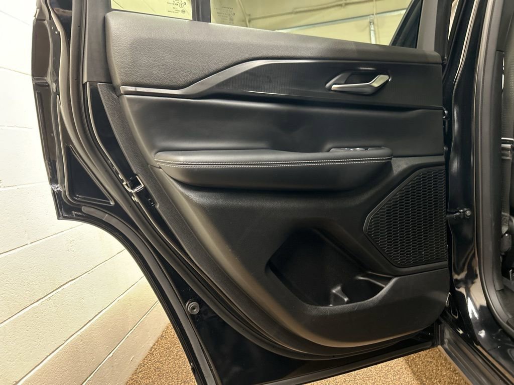 Used 2024 Jeep Grand Cherokee Altitude image 14