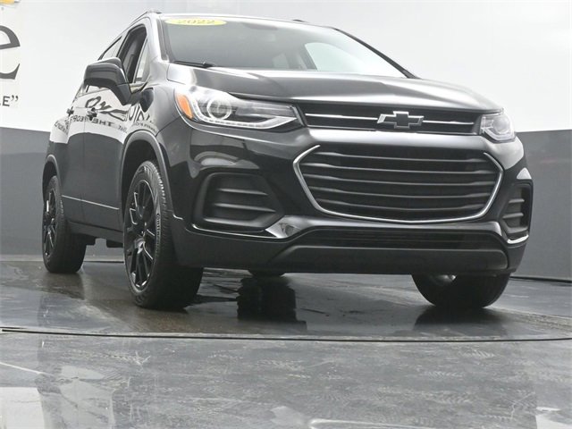 Used 2022 Chevrolet Trax LT w/ Midnight Edition image 3