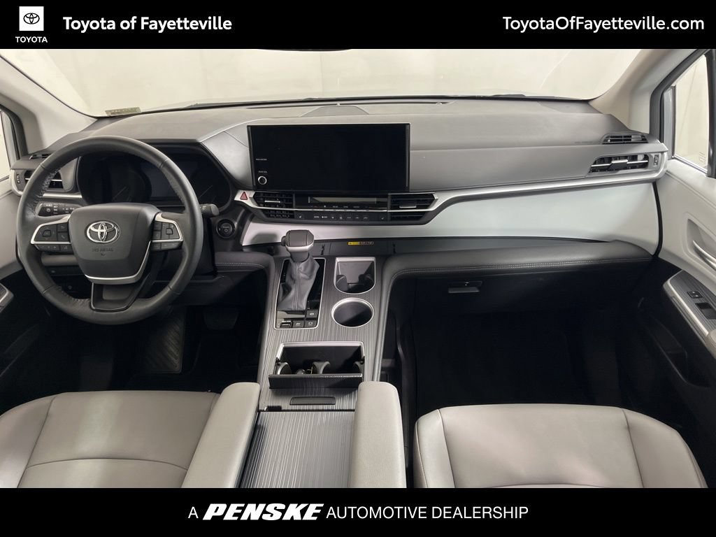 Certified 2025 Toyota Sienna XLE FWD image 21