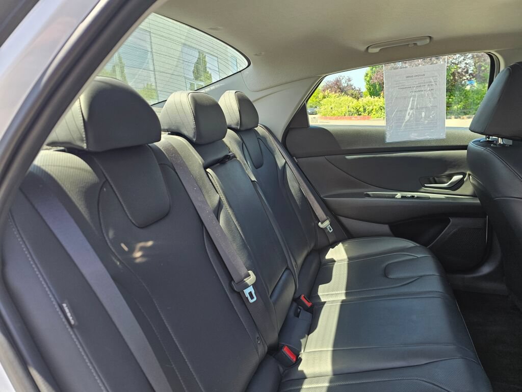 Used 2025 Hyundai Elantra Limited FWD image 16