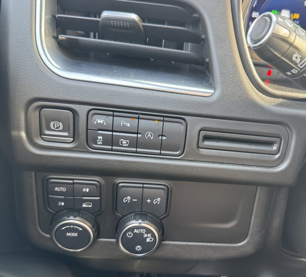 Used 2023 Chevrolet Tahoe LT w/ Luxury Package image 13