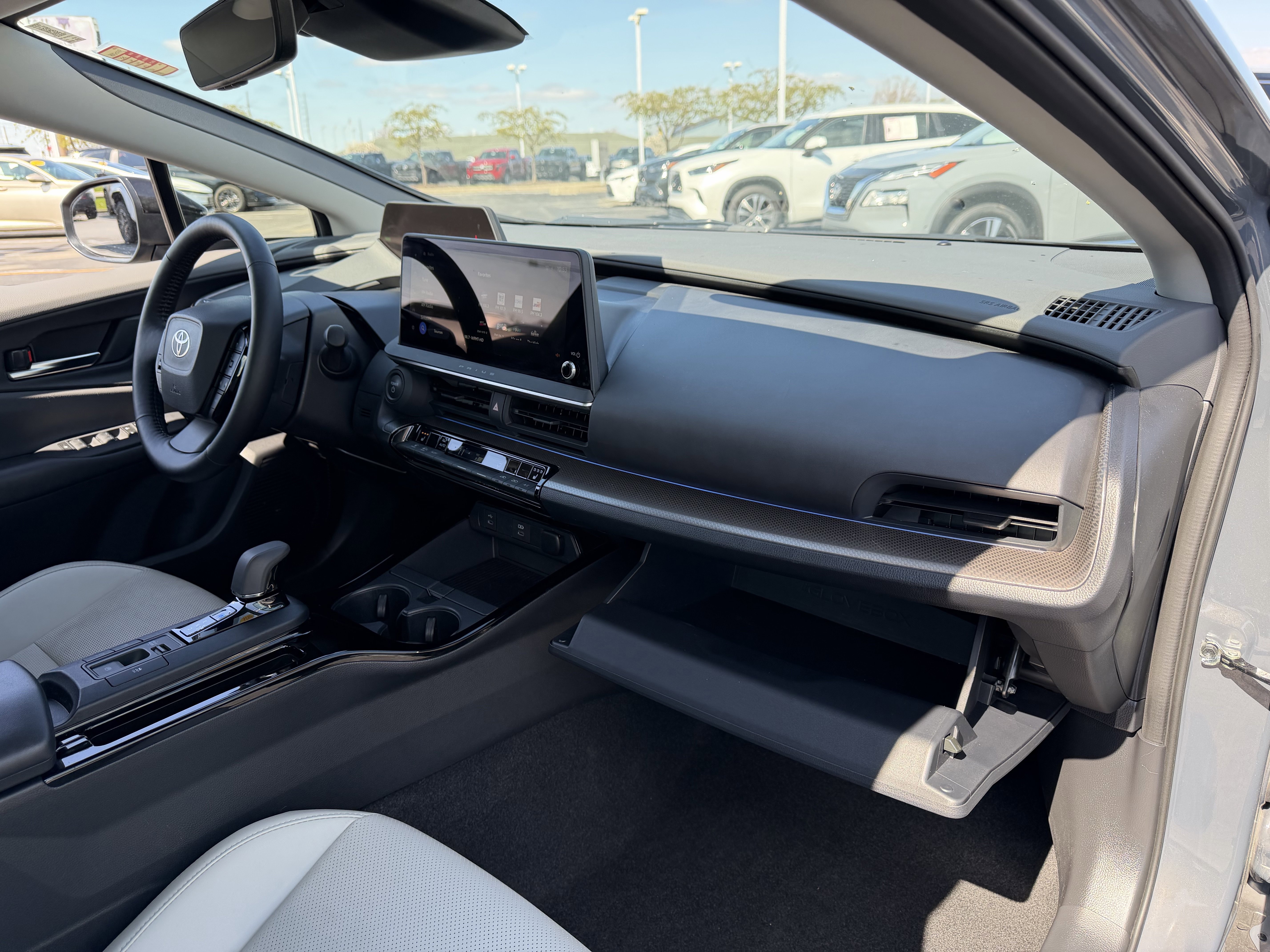 Used 2025 Toyota Prius XLE image 13