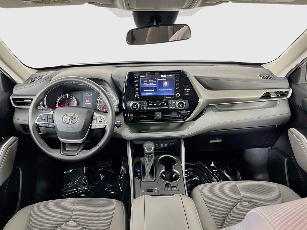 Used 2022 Toyota Highlander LE FWD image 12