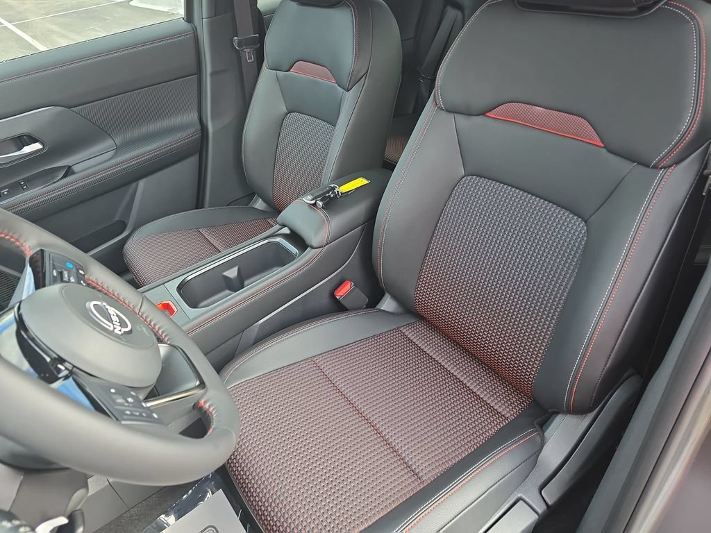 New 2026 Nissan Kicks SR w/ SR Premium Package FWD image 18