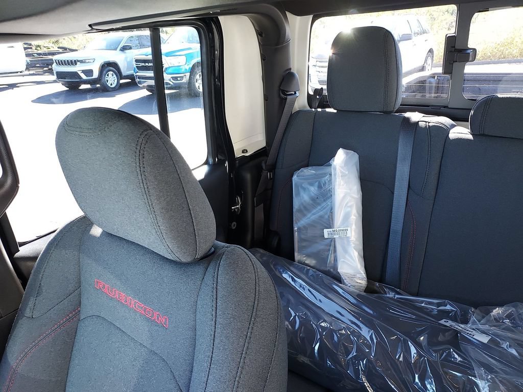 Used 2025 Jeep Gladiator Rubicon AWD/4WD image 14