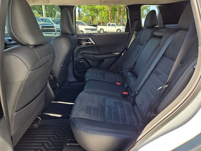 Used 2025 Mitsubishi Outlander SE image 15