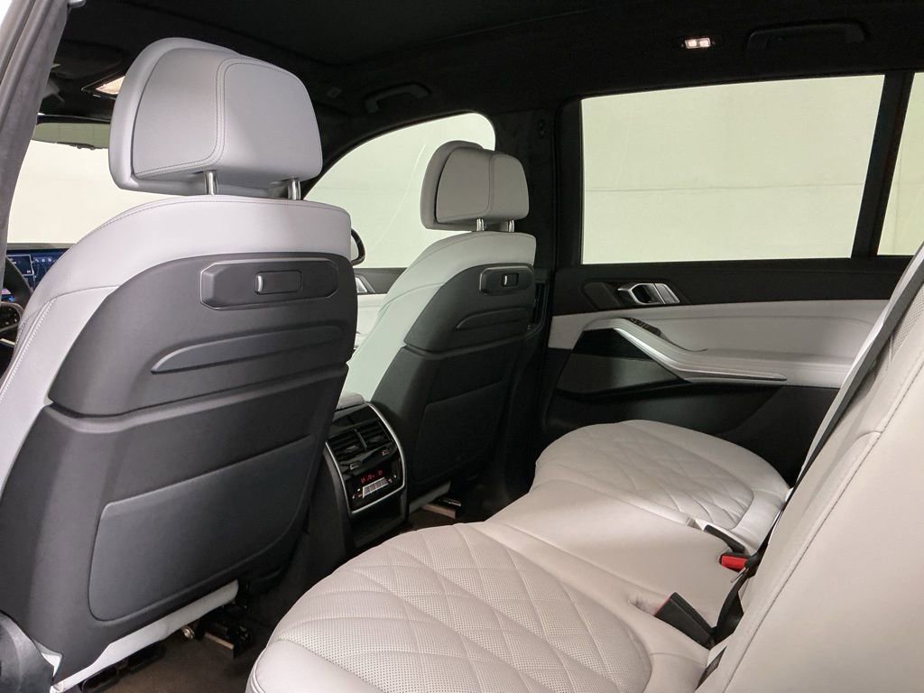 New 2026 BMW X7 xDrive40i w/ M Sport Package AWD/4WD image 25