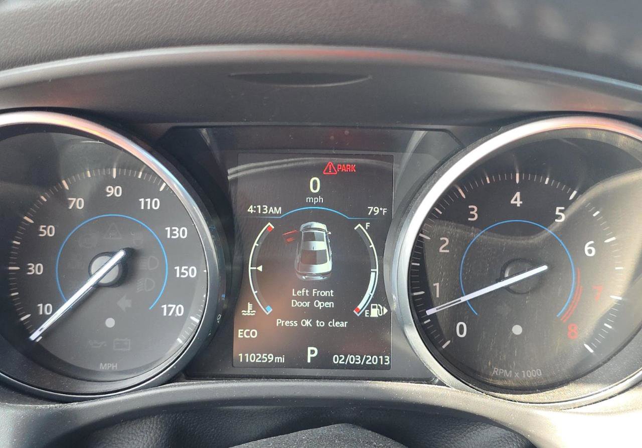 Used 2017 Jaguar XE Premium RWD image 15