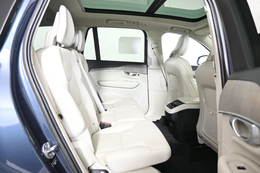 Used 2023 Volvo XC90 B6 Plus w/ Protection Package Premier AWD/4WD image 15