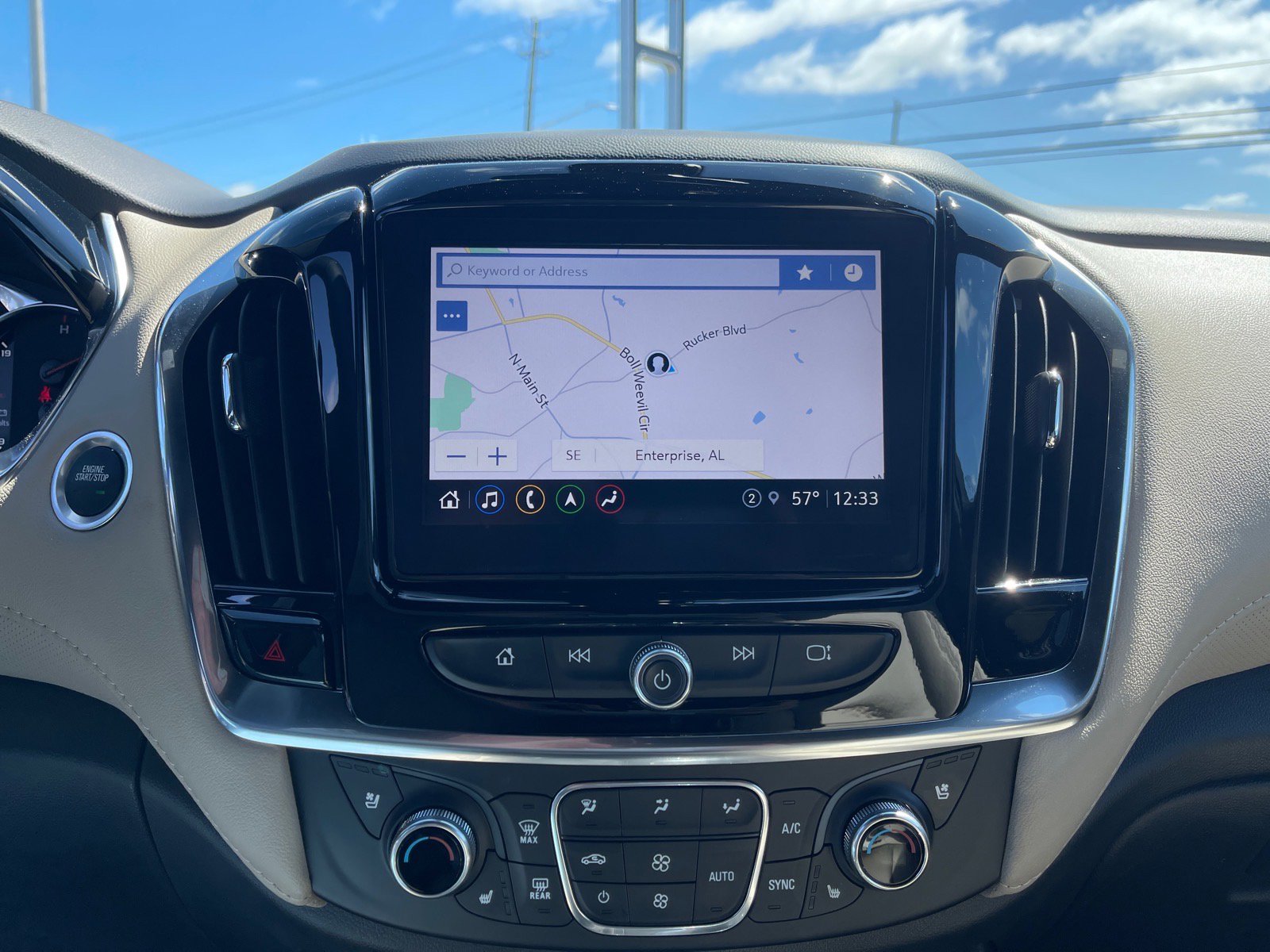 Used 2023 Chevrolet Traverse Premier FWD image 5