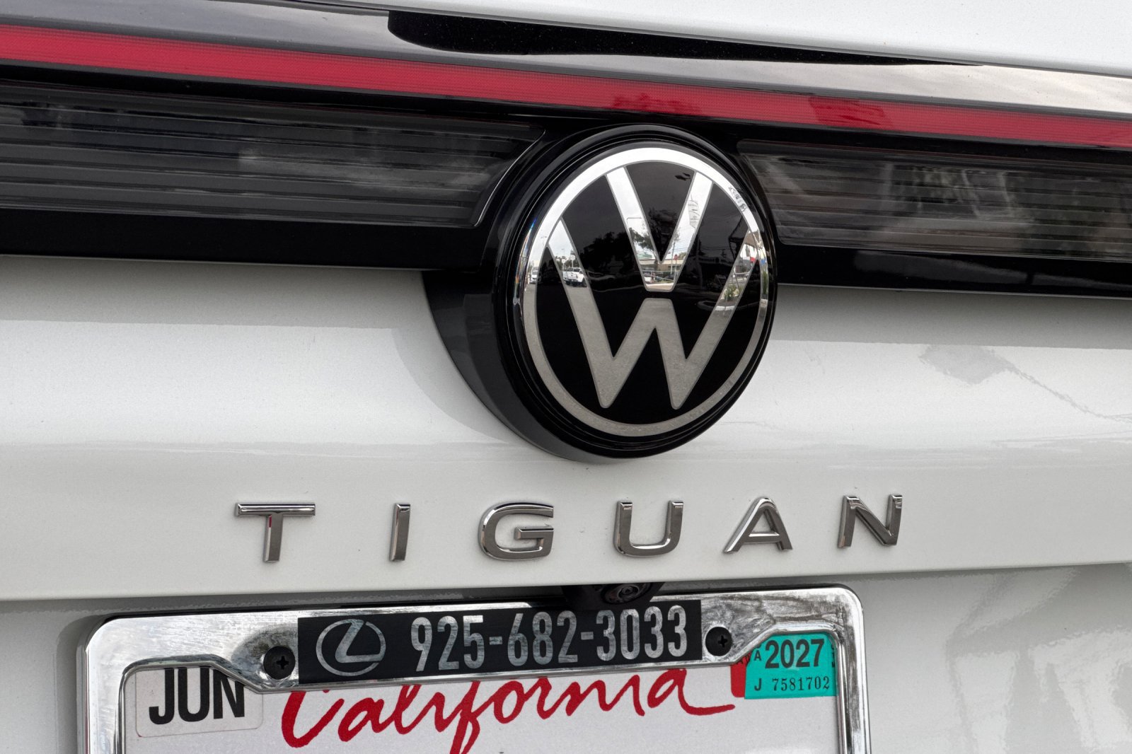 Used 2025 Volkswagen Tiguan SEL R-Line AWD/4WD image 24