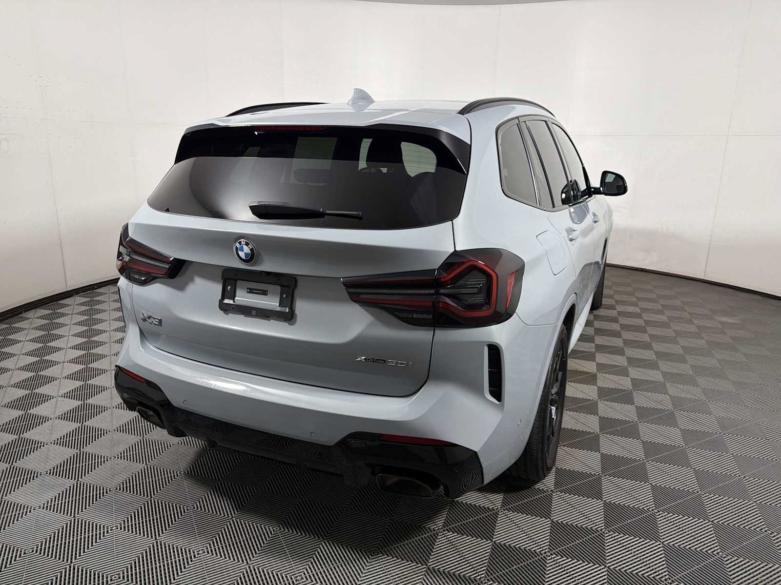 Used 2024 BMW X3 xDrive30i w/ M Sport Package AWD/4WD image 6
