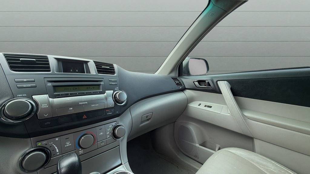 Used 2010 Toyota Highlander 4WD image 18