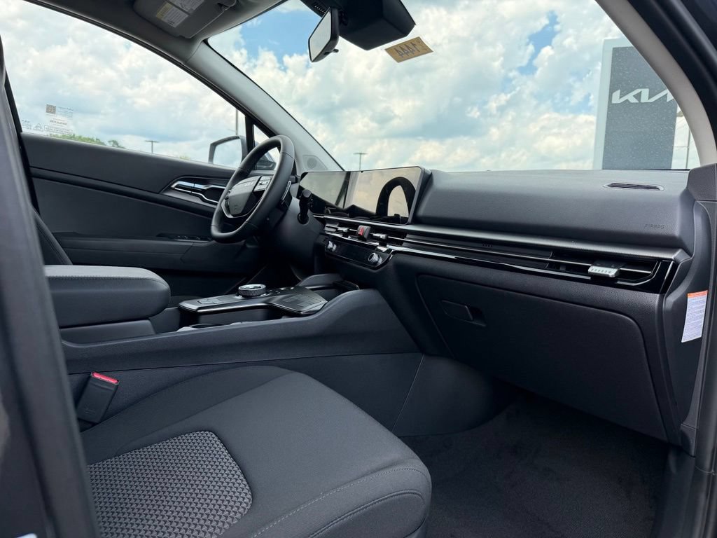 New 2026 Kia Sportage LX w/ LX Convenience Package FWD image 32