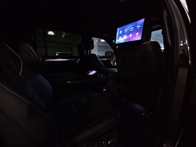 Certified 2026 Cadillac Escalade ESV V AWD/4WD image 9