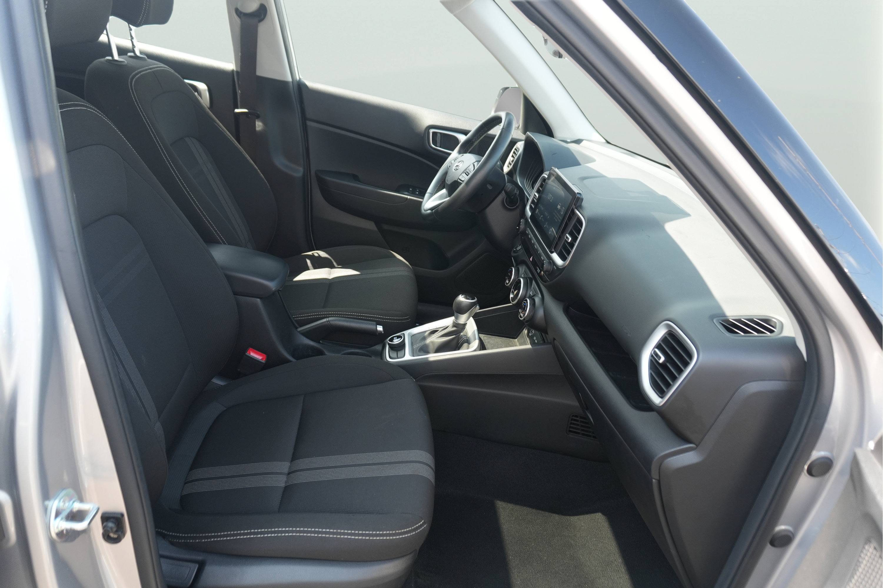 Used 2025 Hyundai Venue SEL FWD image 20