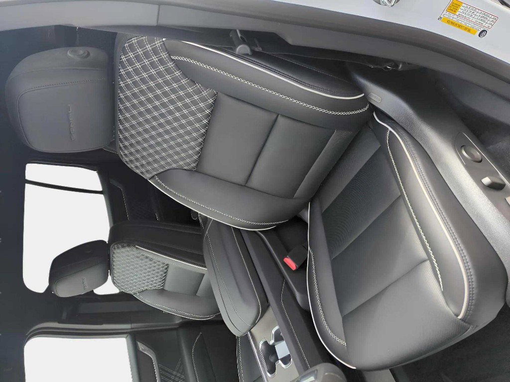 New 2025 GMC Acadia Denali w/ Super Cruise Package image 9