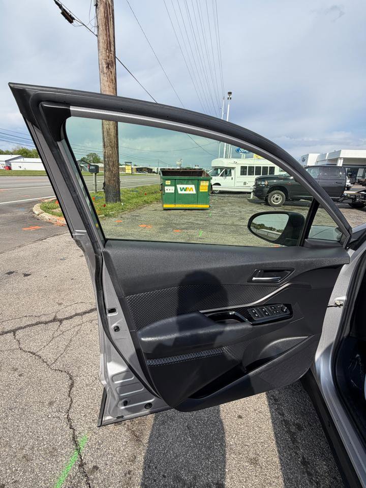 Used 2019 Toyota C-HR XLE FWD image 11