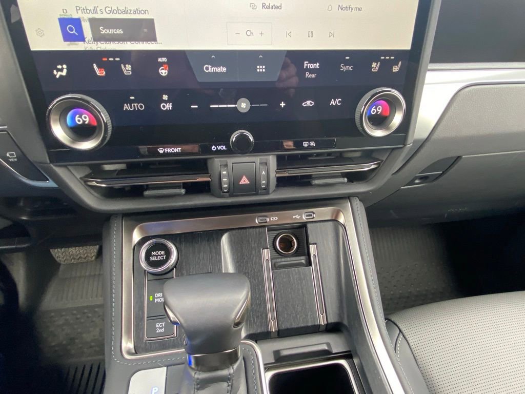 Used 2025 Lexus GX 550 550 Luxury+ w/ Accessory Package (Z1) image 17