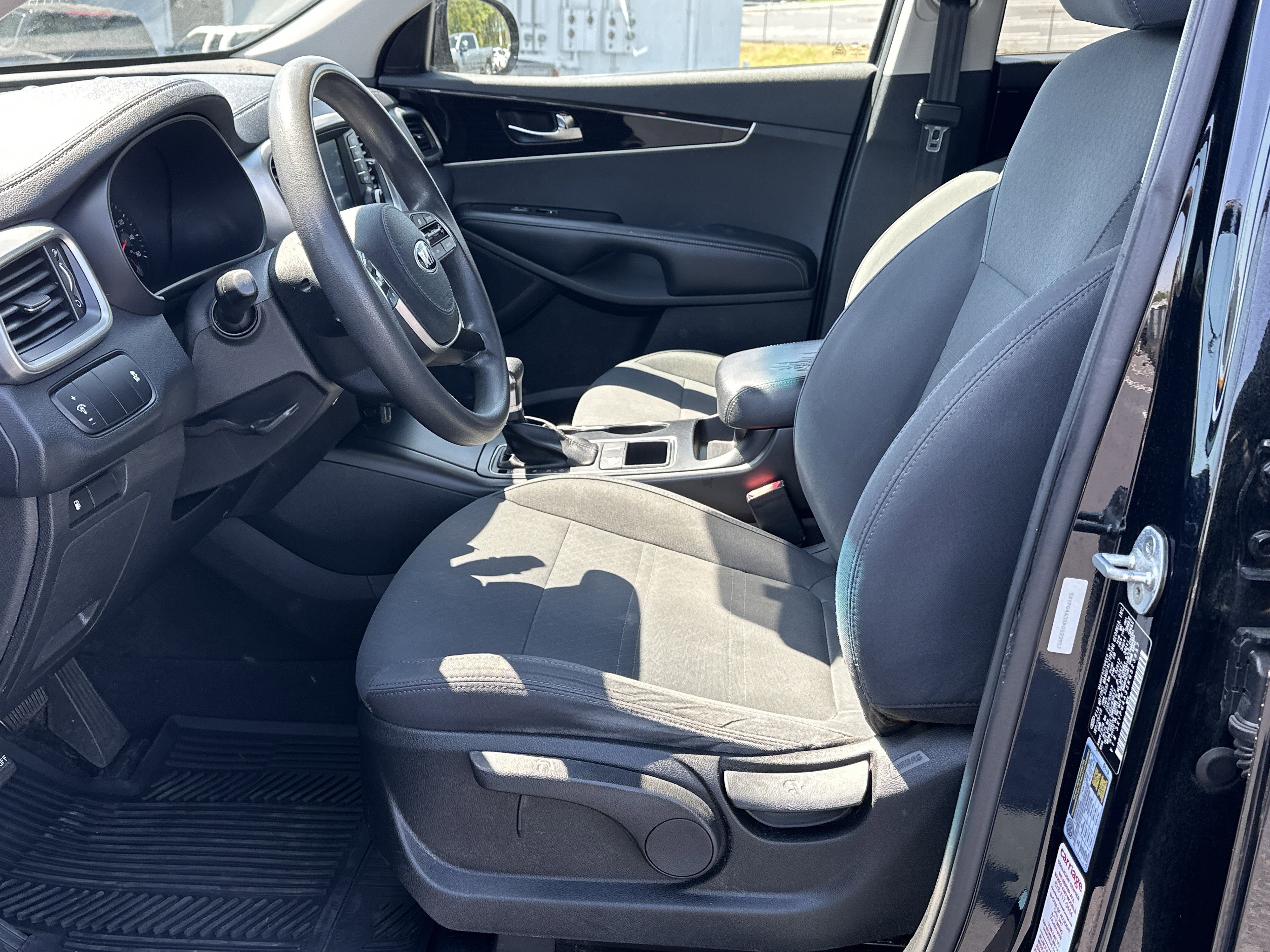 Used 2019 Kia Sorento L image 9