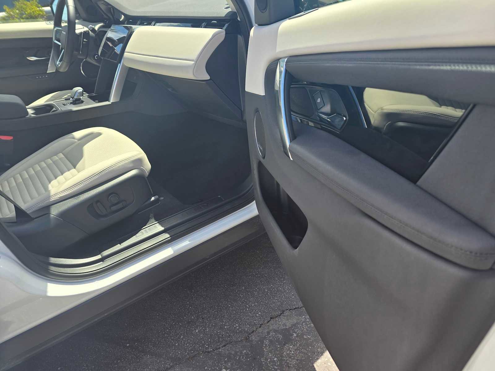 Certified 2025 Land Rover Discovery Sport S image 10