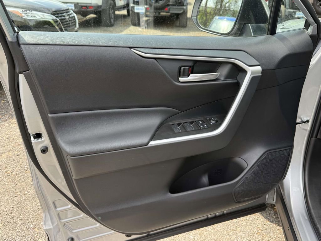 Used 2025 Toyota RAV4 XLE w/ Convenience Package AWD/4WD image 25