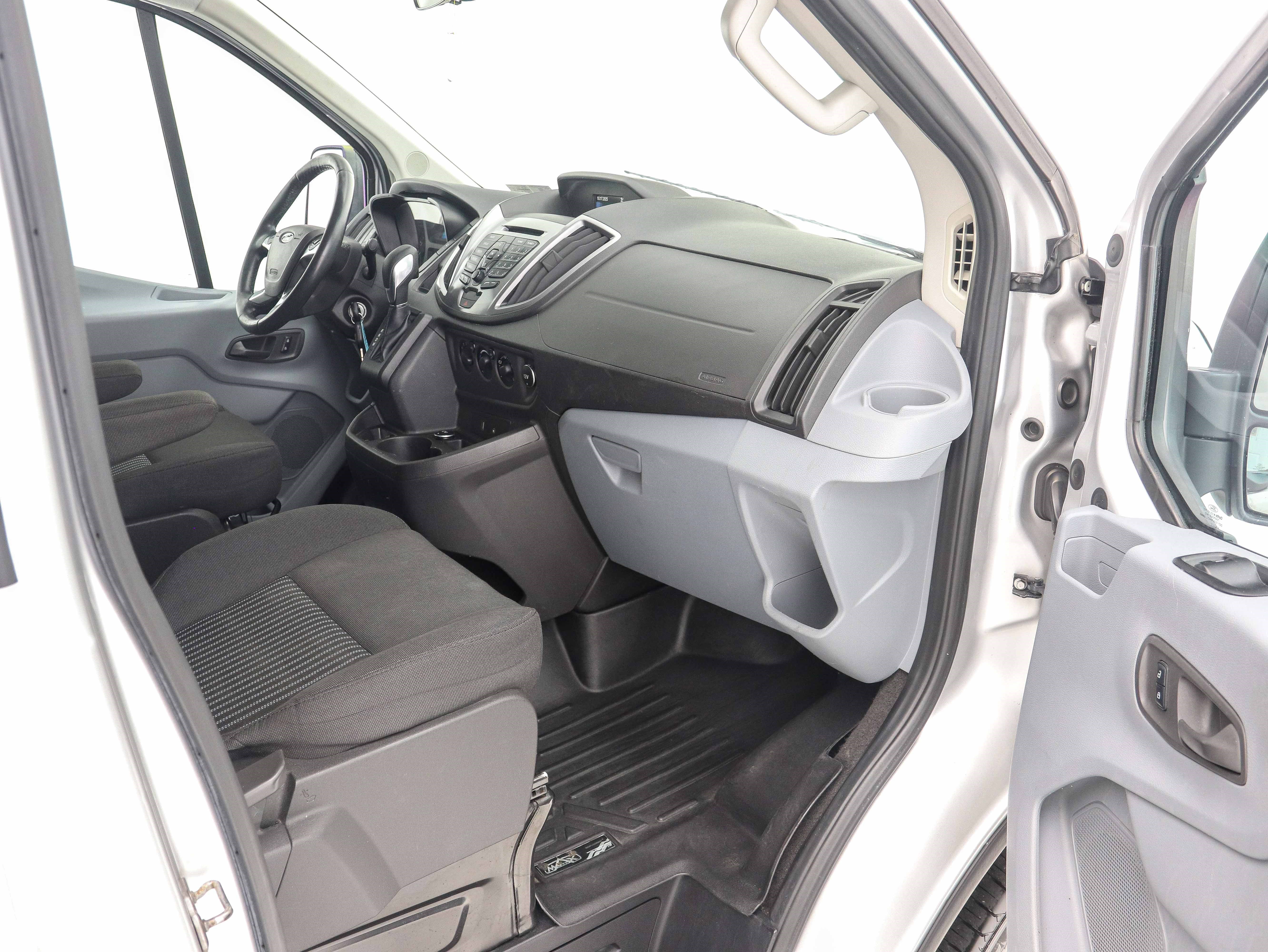 Used 2016 Ford Transit 150 XLT image 17
