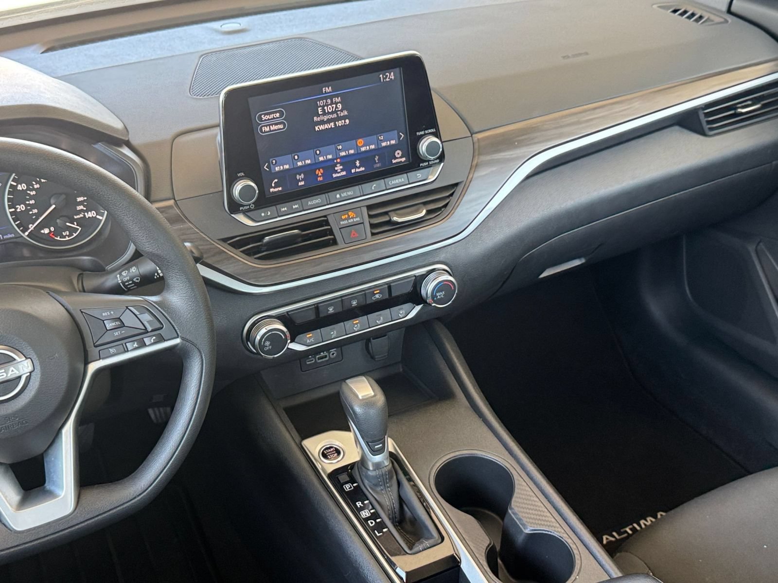 Used 2025 Nissan Altima 2.5 SV FWD image 19