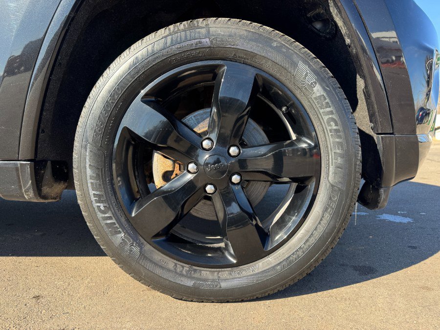 Used 2015 Jeep Grand Cherokee Overland w/ Advanced Technology Group image 13