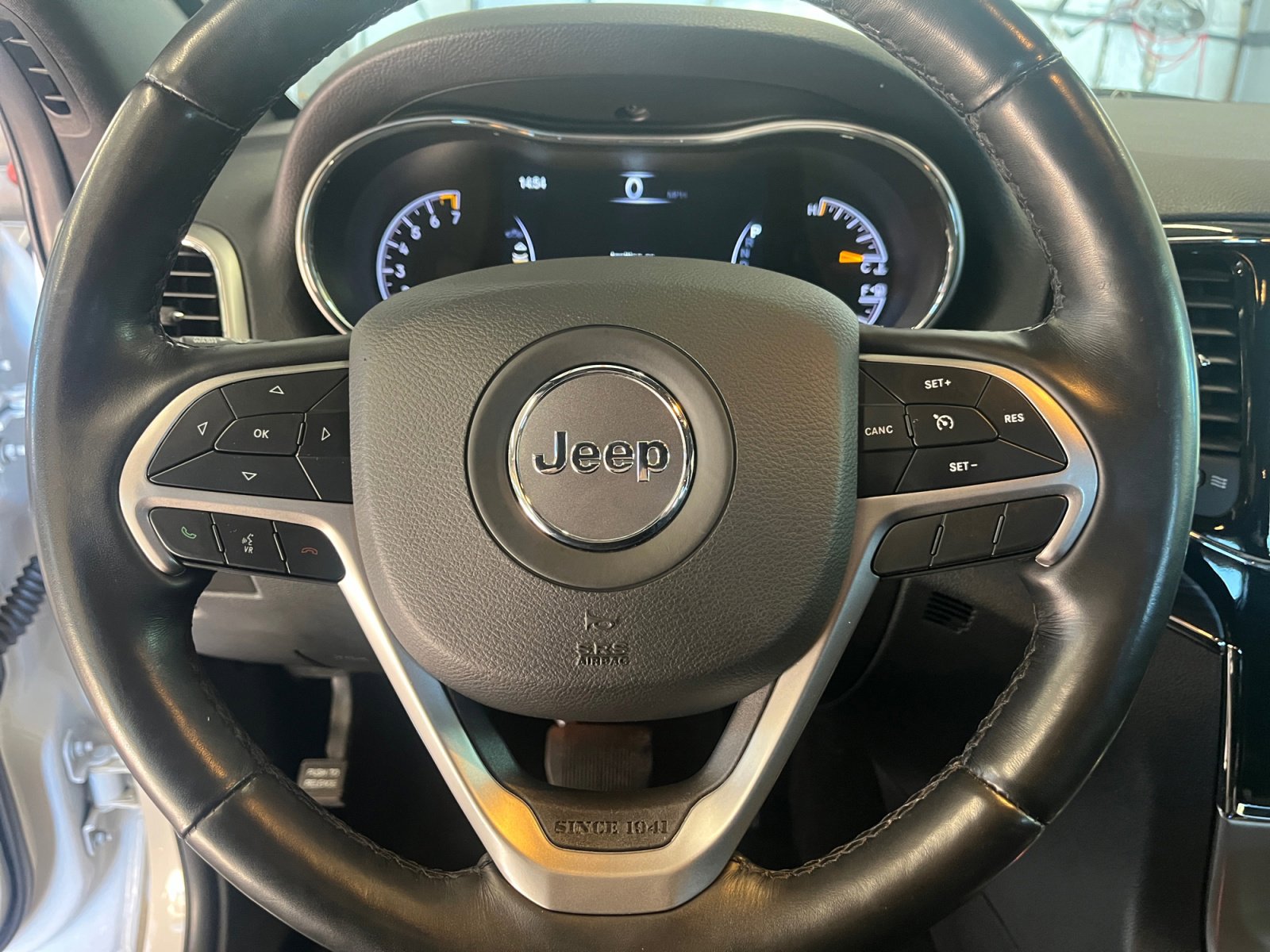 Used 2022 Jeep Grand Cherokee Limited image 23
