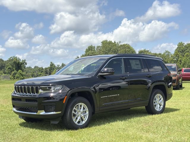 New 2026 Jeep Grand Cherokee L Laredo w/ Trailer Tow Package RWD image 15