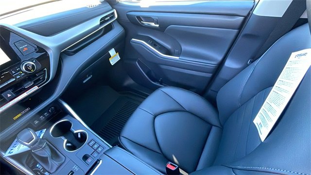 New 2026 Toyota Highlander XLE image 14